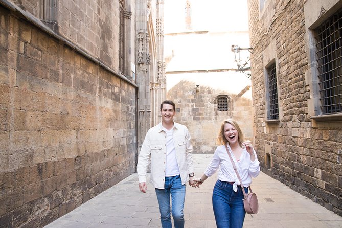 Photoshoot tour in Barcelona Secret Corners - Stop 1: Gothic Quarter (Barri Gòtic) Streets + Church Photo Moments (30 Minutes)