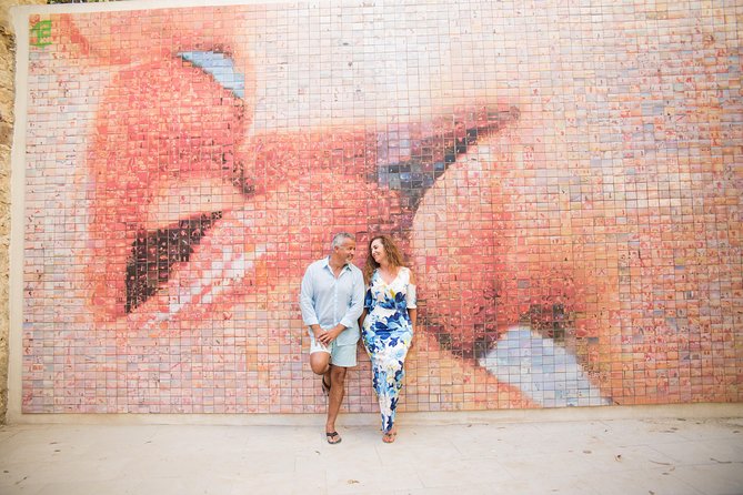 Photoshoot tour in Barcelona Secret Corners - El Born / La Ribera: Old Neighborhood Walk (30 Minutes) + Favorite Church Stop