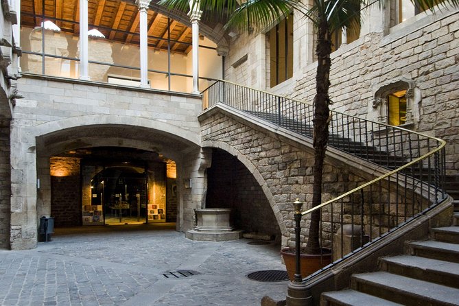 Picasso Museum Guided Tour in Barcelona - Audio support and English: how the radio system helps