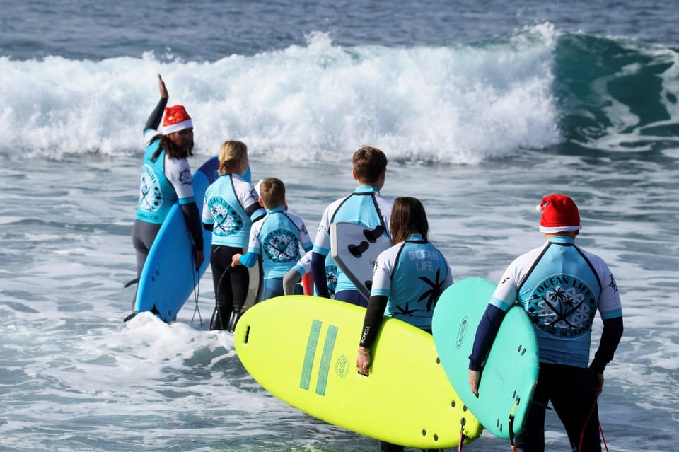 Playa de Las Americas: Surfing Group Lesson +13 Years old - Where You Change, Shower, and Get Ready to Go Again