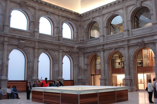 Prado Museum Private Tour with Skip-The-line & on Foot Pick-Up - What your art historian guide actually does inside the galleries