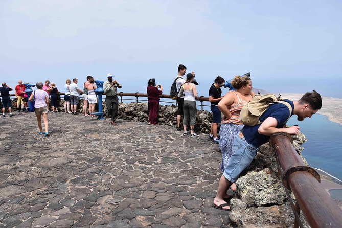 Premium Tour Timanfaya National Park and Cueva de Los Verdes - Cueva de los Verdes: the Green Cave walk and what to expect on your feet