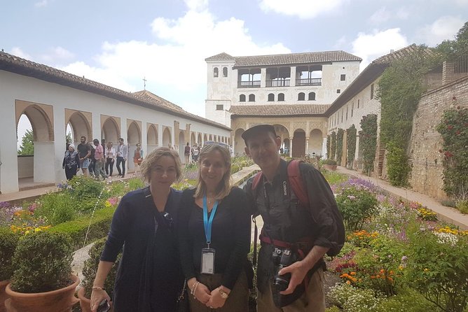 Private Alhambra Highlights Tour Including the Nasrid Palaces - Stop 4: Palacio of Carlos V as your historical contrast point