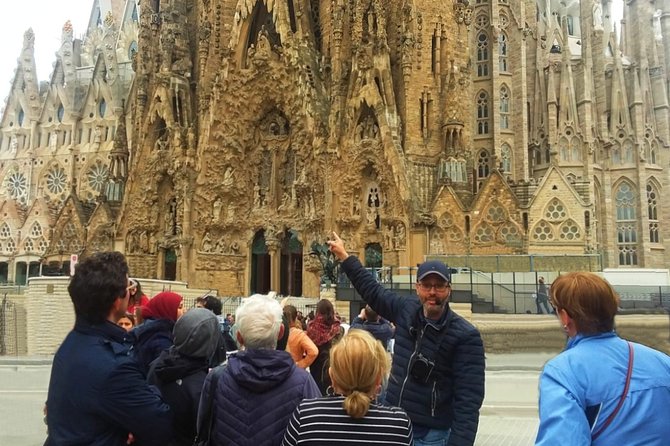 Private Barcelona and Sagrada Familia Tour with Hotel Pick-up - Montjuïc panoramas and the 1929 story you can actually see