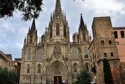 Private Barcelona Old Town and Gothic Quarter Walking Tour - Gothic Quarter (Barri Gòtic): From Roman Village to Cathedral Corners