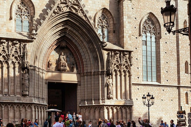 Private City Kickstart Tour: Barcelona - Old City Detours: Boqueria Market and Plaça del Rei