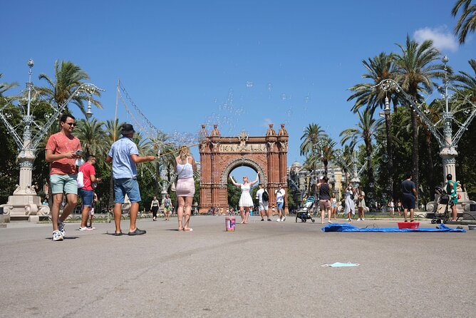 Private discovery bike tour of Barcelona - Starting at Plaça Reial: instant Barcelona mood
