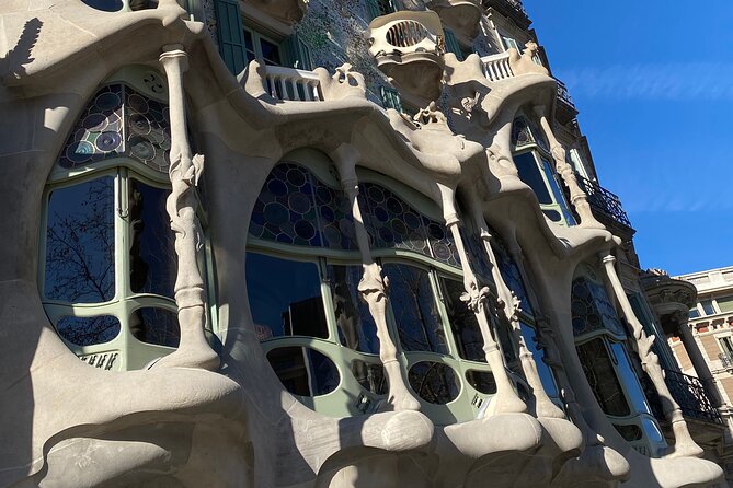 Private discovery bike tour of Barcelona - Passeig de Gràcia’s modernist showcase: Mansana de la Discordia