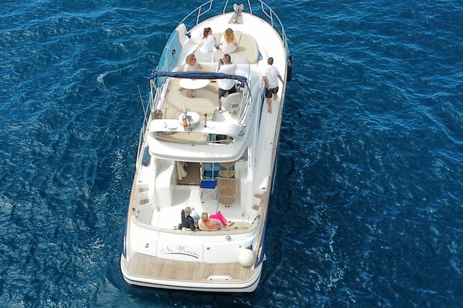 Private Luxury Motor Boat 2, 3 and 4 Hour Charters - Food, drinks, and music: why the inclusions matter