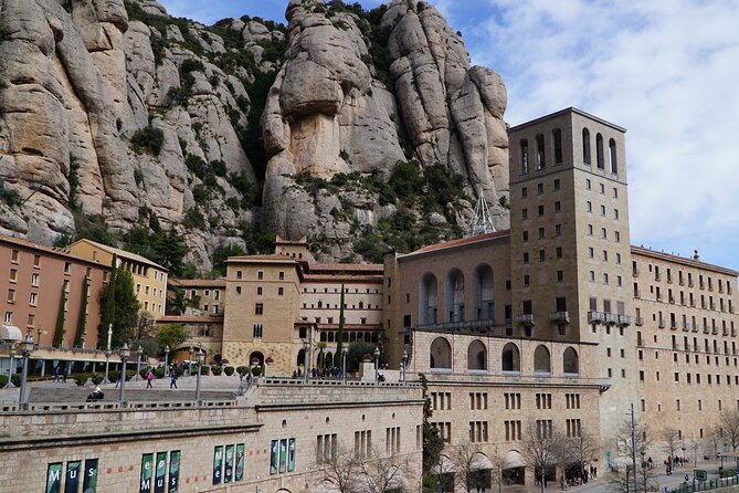 Private Montserrat with Lunch and Wine Tasting from Barcelona - The winery tasting: 3–4 wines and cavas, with real context