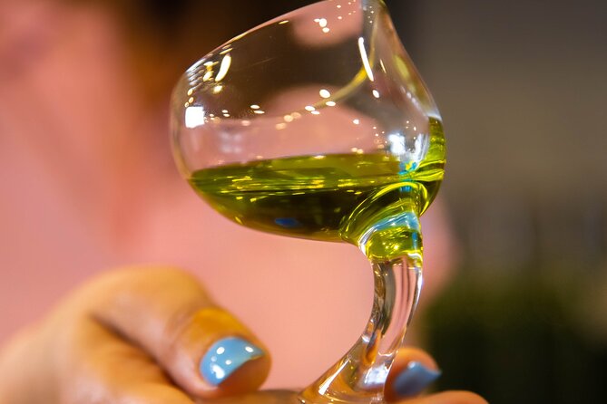 Private Tasting of Olive Oil in Córdoba - The Shop Setting in Córdoba: Convenient, Familiar, No Pressure