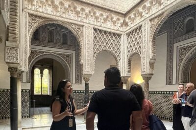 Private tour and tickets of Alcazar & Cathedral of Seville - Plaza del Triunfo meeting point: where your tour actually starts