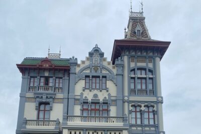 Private Tour from Oviedo to Covadonga, lakes, & sailors villages - Puente Romano and Cangas de Onís: the Roman-bridge start you can’t fake