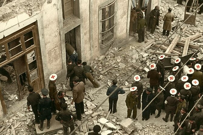 Private Tour Spanish Civil War & Franco's Dictatorship - Walking the Route from Placa Catalunya to Plaça Nova