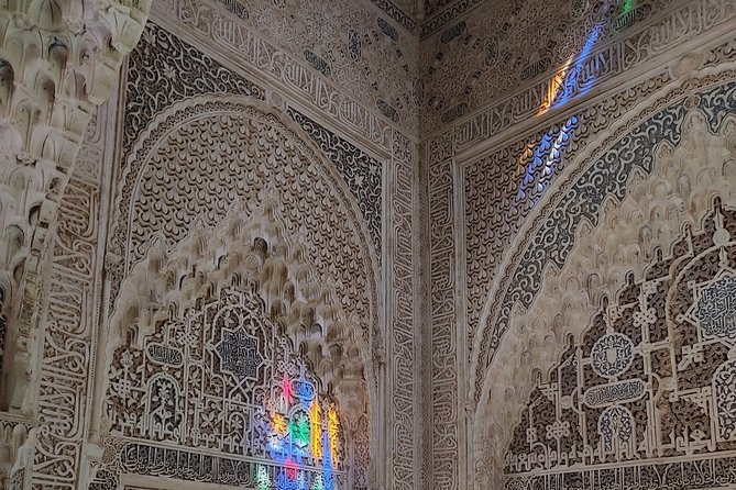 Private Tour to The Alhambra with Nasrid Palaces in Granada - Pace, heat, and walking: how to prepare for a successful 3 hours