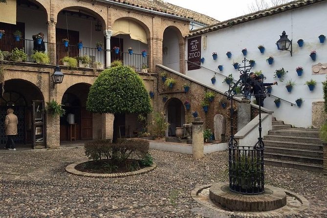 Private Visit Mosque-Cathedral, Jewish quarter, Alcazar and Synagogue - Stop 5: Alcázar de los Reyes Cristianos and the gardens ending
