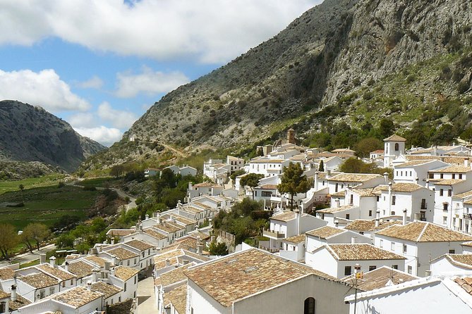 Private White Villages & Ronda Day Tour from Seville - Ronda: New Bridge views, old-town wandering, and time to breathe