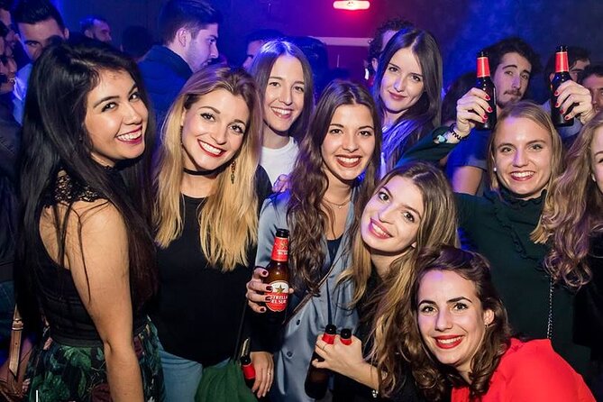 Pub Crawl + Party Night (3 Bars +VIP Entrance to a top Club ) - The Night’s Mood: Friendly Hosts and a Fast-Start Party Plan
