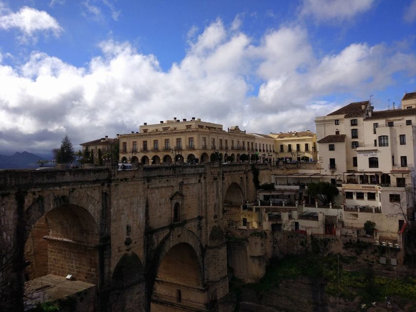 Pueblos Blancos & Ronda: Private Full-Day Tour from Seville - Ronda’s Puente Nuevo: gorge views plus genuine free time