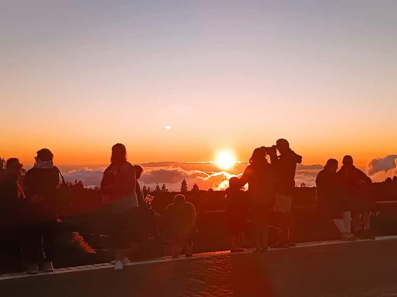 Puerto Cruz: VIP Teide Sunset & Stars, Guachiche Lunch+Cava - La Orotava photo stop: pretty streets, quick reset