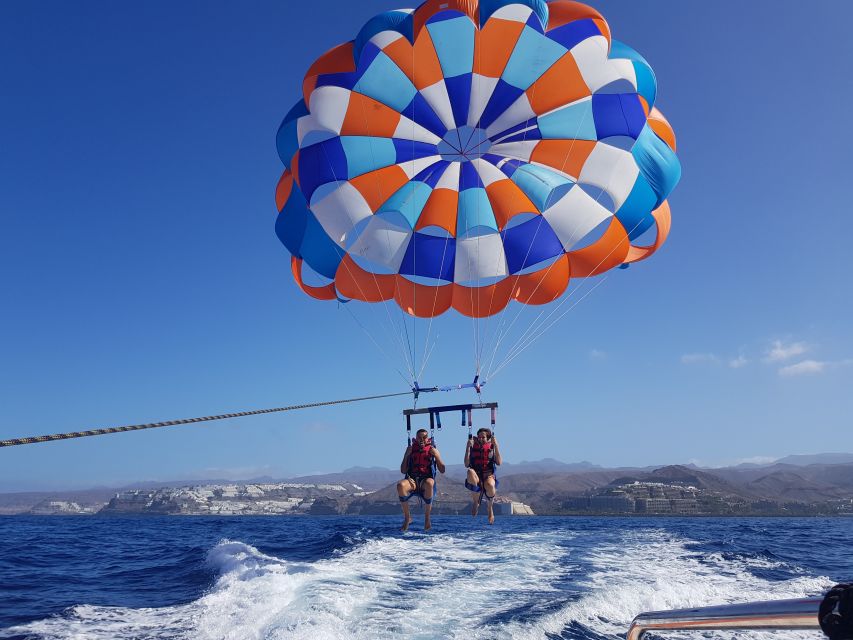 Puerto Rico de Gran Canaria : Parasailing - Landing back on the boat, plus that playful splash return