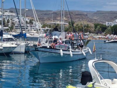 Puerto Rico, Gran Canaria: boat trip, drinks, food, paddle surfing, snorkeling - Crew and Atmosphere: Friendly, Flexible, and Not Snooty