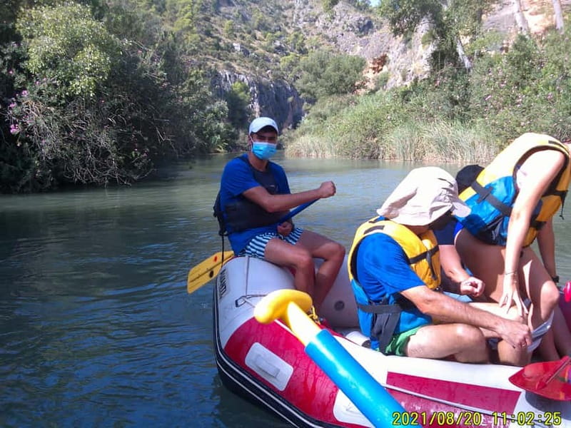 Rafting en Cañón de Almadenes y Cueva Abrigos Rupestres - Almadenes Canyon rafting: a calmer kind of adventure