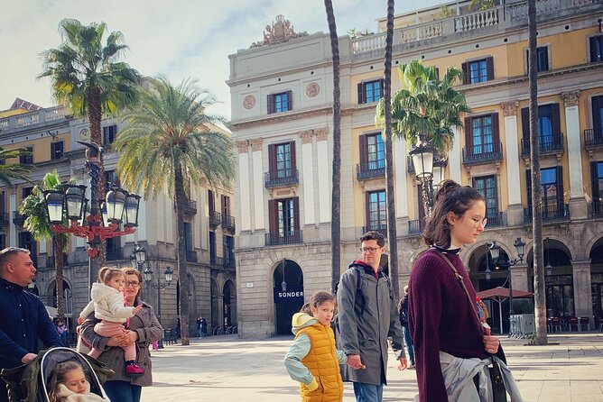 Ramblas, Old Town, Gothic and Gaudi Architecture Walking Tour - Catedral de Barcelona and the art of tiny stops