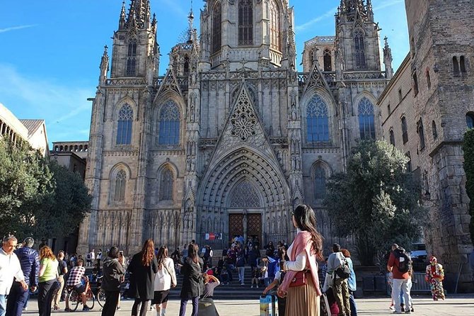 Ramblas, Old Town, Gothic and Gaudi Architecture Walking Tour - Gaudí facades without the queue: Casa Batlló and La Pedrera