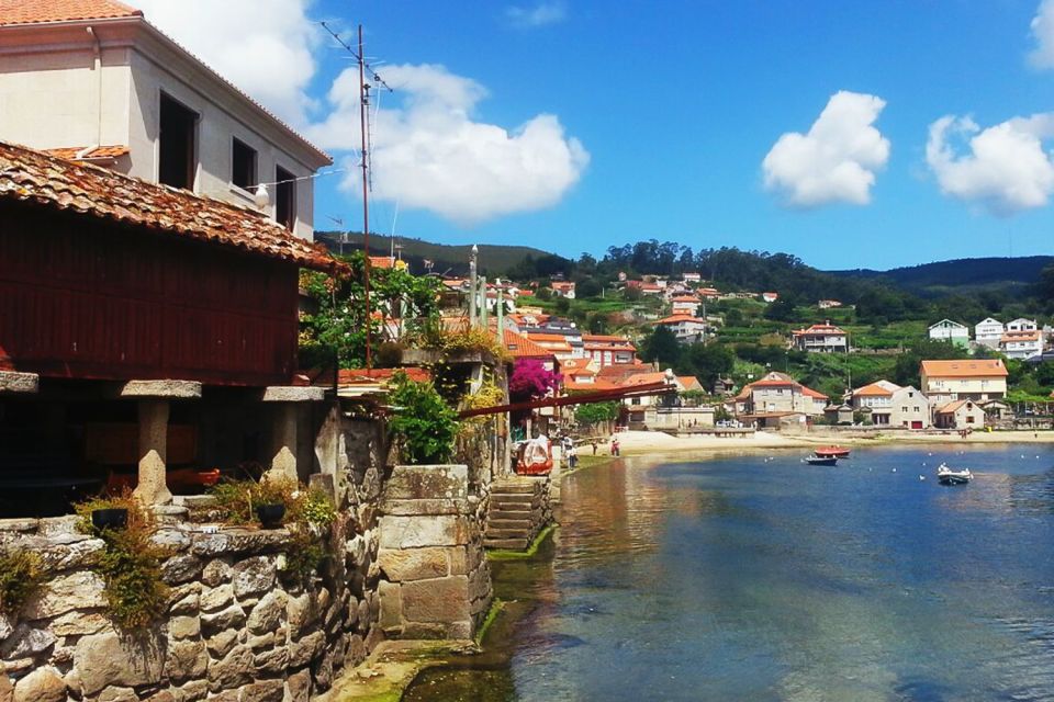 Rías Baixas: Guided Day Tour from Santiago with Boat Ride - Combarro’s stone-and-granary look (and how to enjoy it)