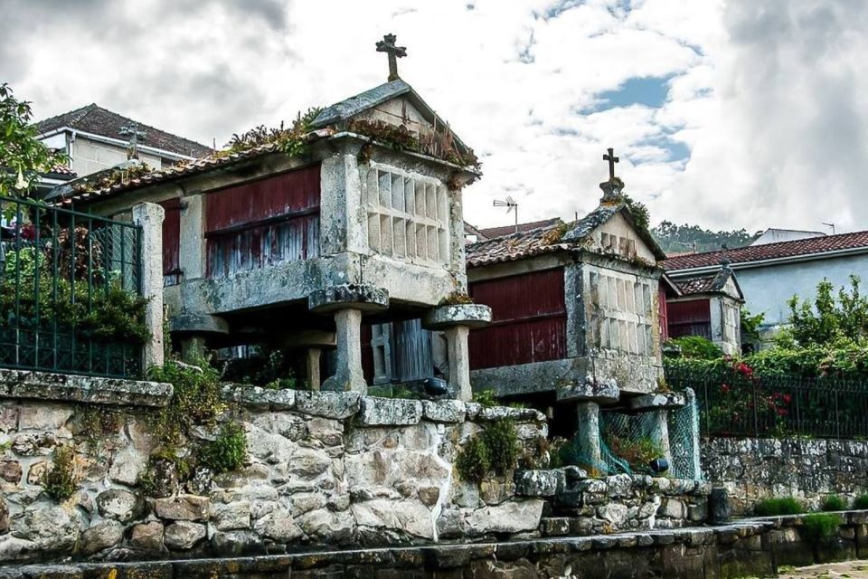 Rías Baixas: Guided Day Tour from Santiago with Boat Ride - The mussel boat ride to Tambo: the heart of the day