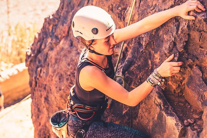 Rock Climbing from Beginners to Experts - Small Groups ツ - Key Points at a Glance