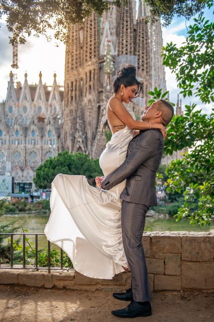 Romantic Photoshoot Experience for Couples in Barcelona - Duration: 30 minutes to 1.5 hours, and what that means for you