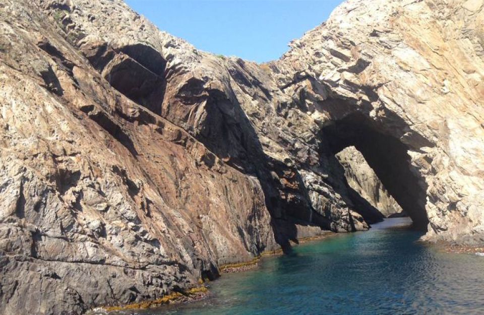 Roses: Cap de Creus & Port Lligat Boat Tour w/ Cadaqués Stop - Cadaqués on Foot: 1.5 Hours to See the Fishing Town Vibe