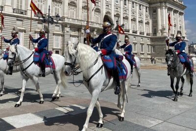 Royal Palace Madrid Small Group Tour with Skip the Line Ticket - Meeting at Plaza de Oriente and the pace of your 1.5-hour visit