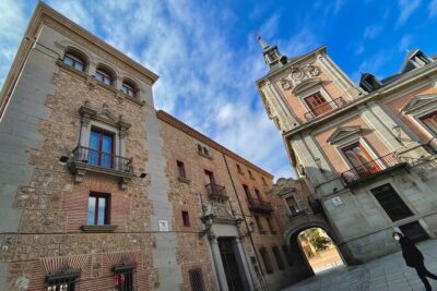 Royal Palace of Madrid Small Group Skip the Line Ticket - Mercado de San Miguel: a short taste of Spain’s food map