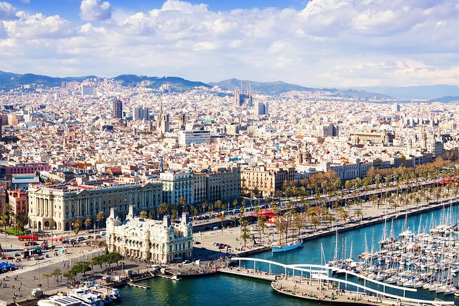 Sagrada Familia and Old Town Private Tour with Hotel Pick-up - Gothic Quarter Walking Loop: Squares, Roman Bones, and Gaudí Footnotes