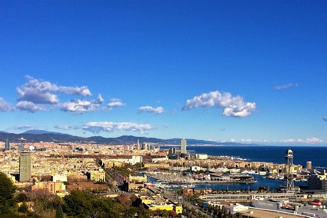 Sagrada Familia and Old Town Private Tour with Hotel Pick-up - Eixample and Passeig de Gràcia: Modernist Buildings as a Visual Lesson