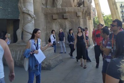 Sagrada Familia English Guided Tour & Optional Tower Access - Meeting point on Carrer de Mallorca and first-step reality checks