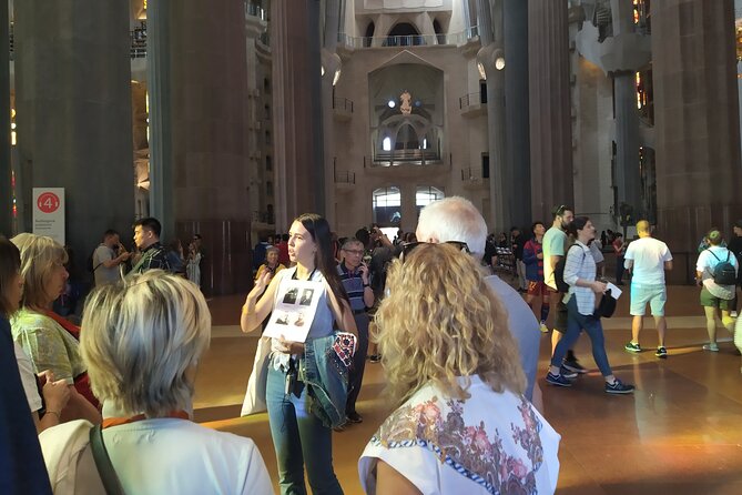Sagrada Familia English Guided Tour & Optional Tower Access - Should you book this Sagrada Familia English guided tour with optional towers?