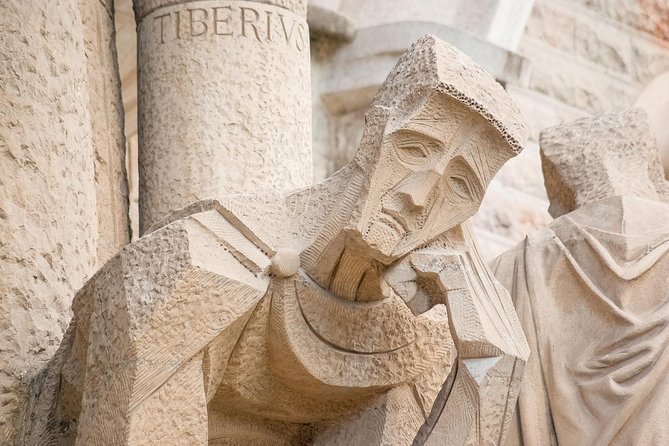 Sagrada Familia Evening Private Tour with Expert Guide - Sagrada Familia at 4 pm: why the evening slot feels calmer