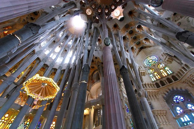 Sagrada Familia Evening Private Tour with Expert Guide - How guides like Ruth, Jordi, and Natalia shape the visit