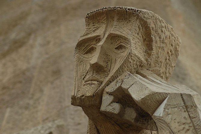 Sagrada Familia Evening Private Tour with Expert Guide - Private vs small-group: which option matches your travel style