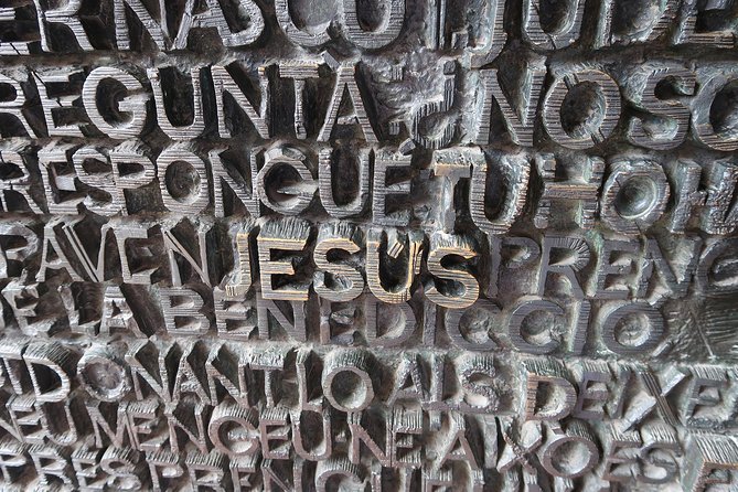 Sagrada Familia Evening Private Tour with Expert Guide - Evening photos and stained glass: when to pause and what to expect
