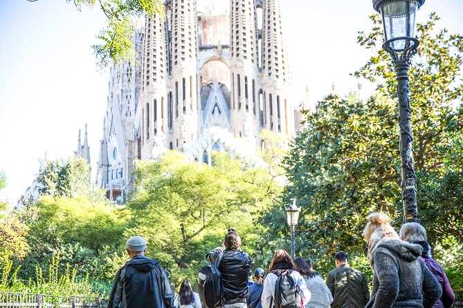 Sagrada Familia Fast Track Guided Tour - Meeting at Carrer de Sardenya: Arrive Early, Not Late