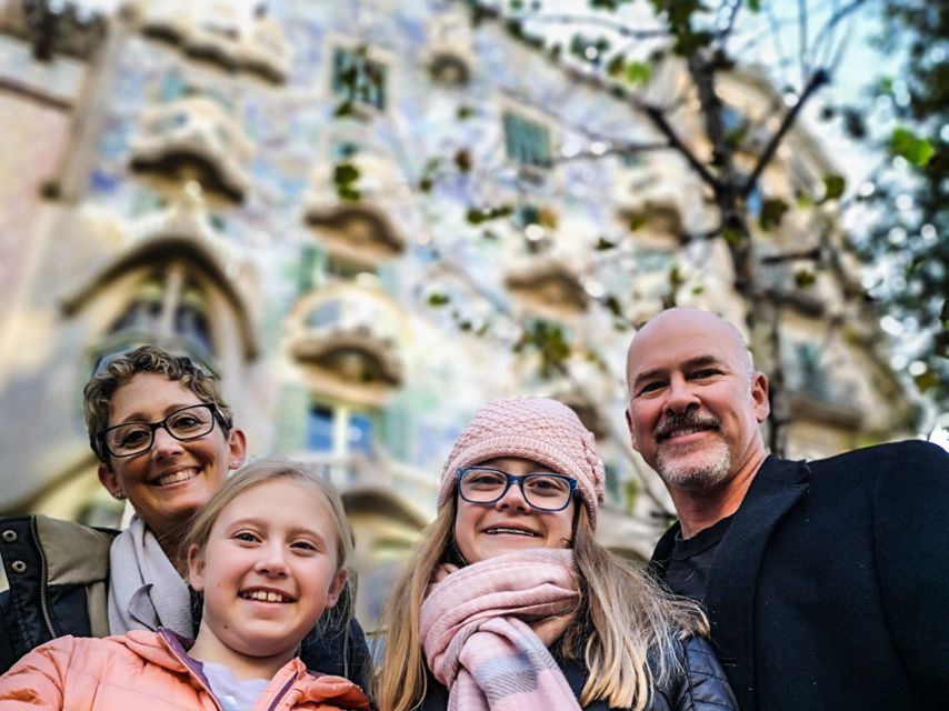Sagrada Familia & Gaudi Guided Tour Private or Small Groups - Passeig de Gràcia: where Gaudí becomes a must-see
