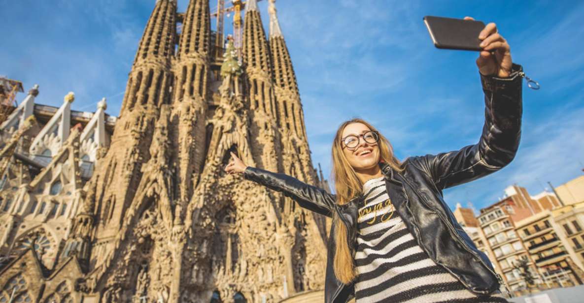 Sagrada Familia & Gaudi Guided Tour Private or Small Groups - The big idea: walk Gaudí’s Barcelona, then see Sagrada with help