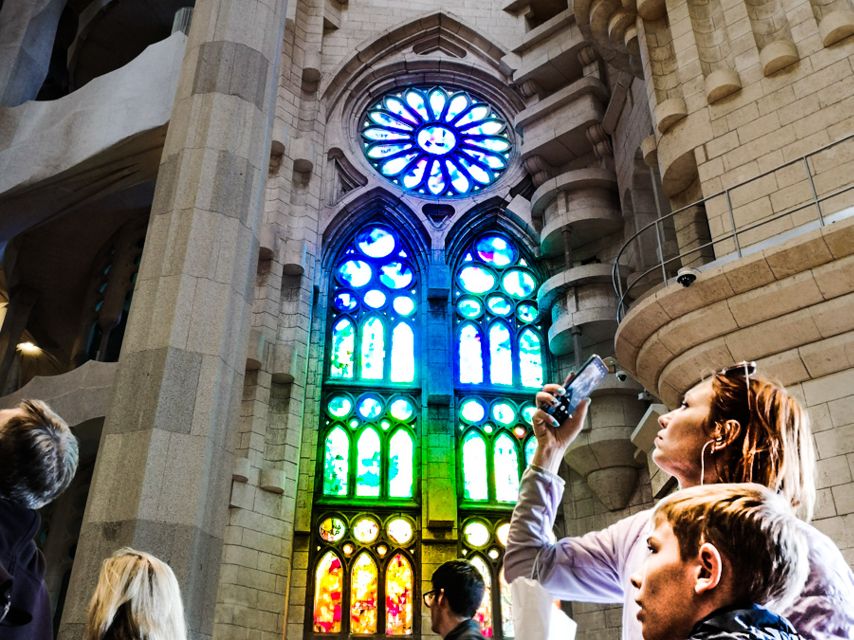 Sagrada Familia & Gaudi Guided Tour Private or Small Groups - Palau Güell and the early Gaudí style foundation