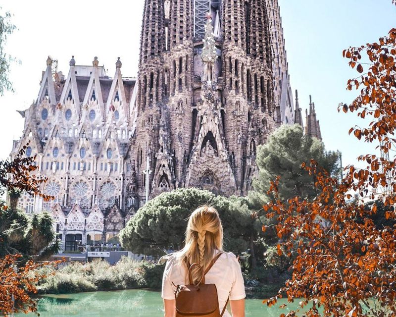 Sagrada Familia & Gaudi Guided Tour Private or Small Groups - Font de la Portaferrissa and Santa Maria del Pi: small stops, useful details