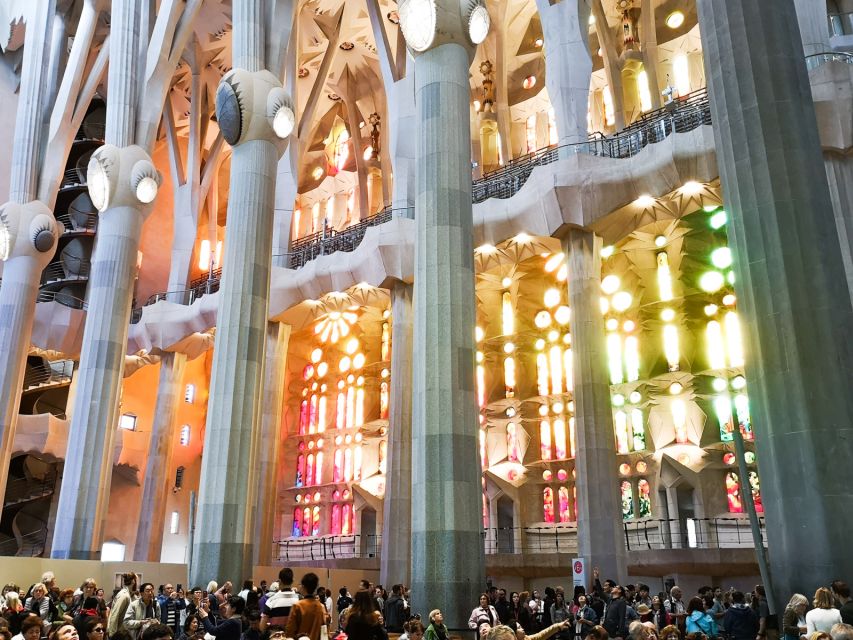 Sagrada Familia & Gaudi Guided Tour Private or Small Groups - Els Quatre Gats: a creative pause that helps the story make sense